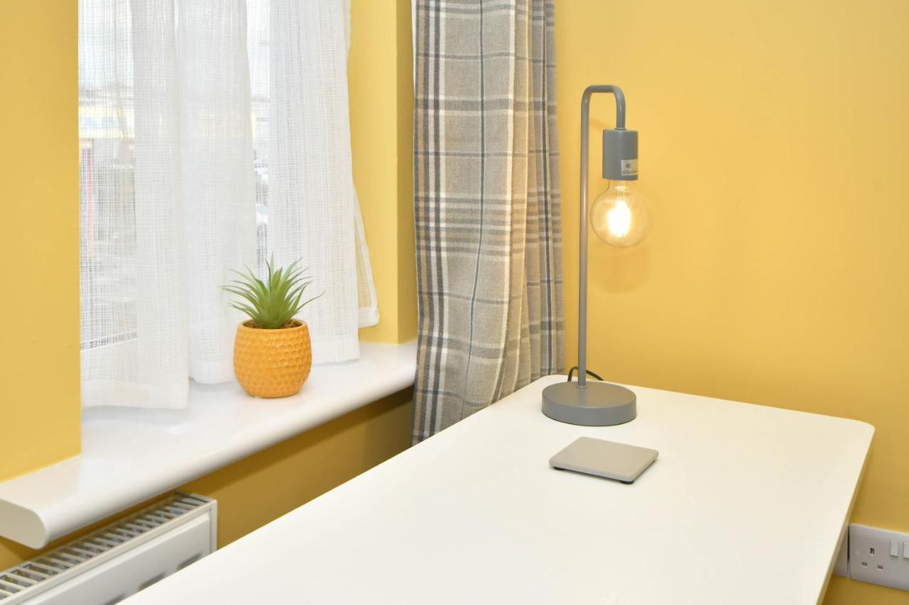 Find A Spacious And Stylish Escape In The City Centre At Sturgess House, Perfect For Longer Stays! Stoke-on-Trent Extérieur photo