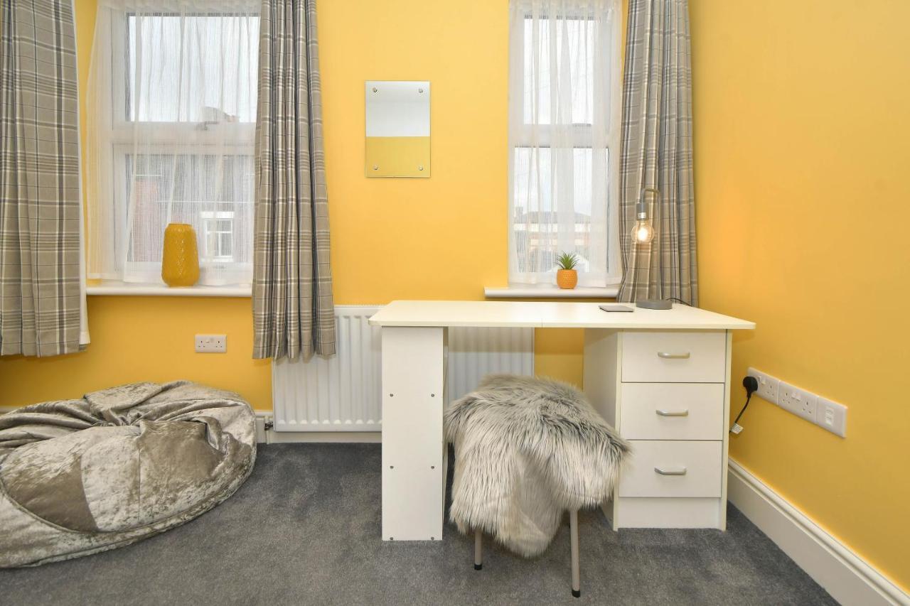 Find A Spacious And Stylish Escape In The City Centre At Sturgess House, Perfect For Longer Stays! Stoke-on-Trent Extérieur photo