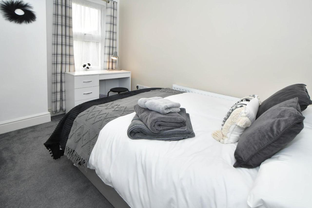Find A Spacious And Stylish Escape In The City Centre At Sturgess House, Perfect For Longer Stays! Stoke-on-Trent Extérieur photo