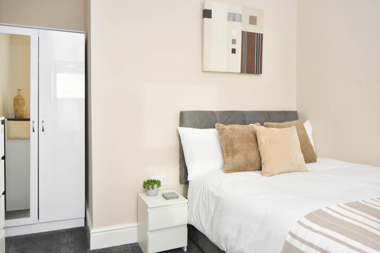 Find A Spacious And Stylish Escape In The City Centre At Sturgess House, Perfect For Longer Stays! Stoke-on-Trent Extérieur photo