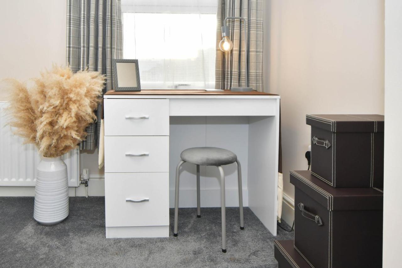 Find A Spacious And Stylish Escape In The City Centre At Sturgess House, Perfect For Longer Stays! Stoke-on-Trent Extérieur photo