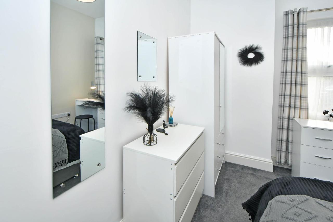 Find A Spacious And Stylish Escape In The City Centre At Sturgess House, Perfect For Longer Stays! Stoke-on-Trent Extérieur photo