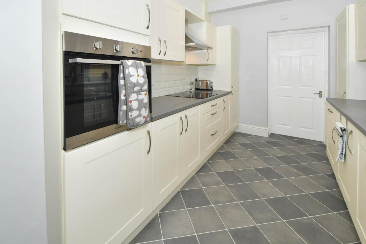 Find A Spacious And Stylish Escape In The City Centre At Sturgess House, Perfect For Longer Stays! Stoke-on-Trent Extérieur photo