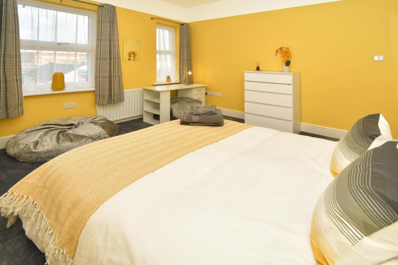 Find A Spacious And Stylish Escape In The City Centre At Sturgess House, Perfect For Longer Stays! Stoke-on-Trent Extérieur photo