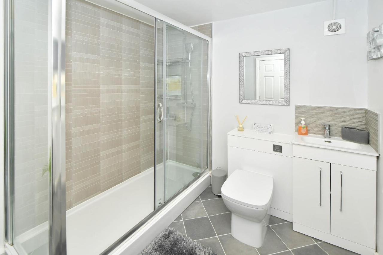 Find A Spacious And Stylish Escape In The City Centre At Sturgess House, Perfect For Longer Stays! Stoke-on-Trent Extérieur photo