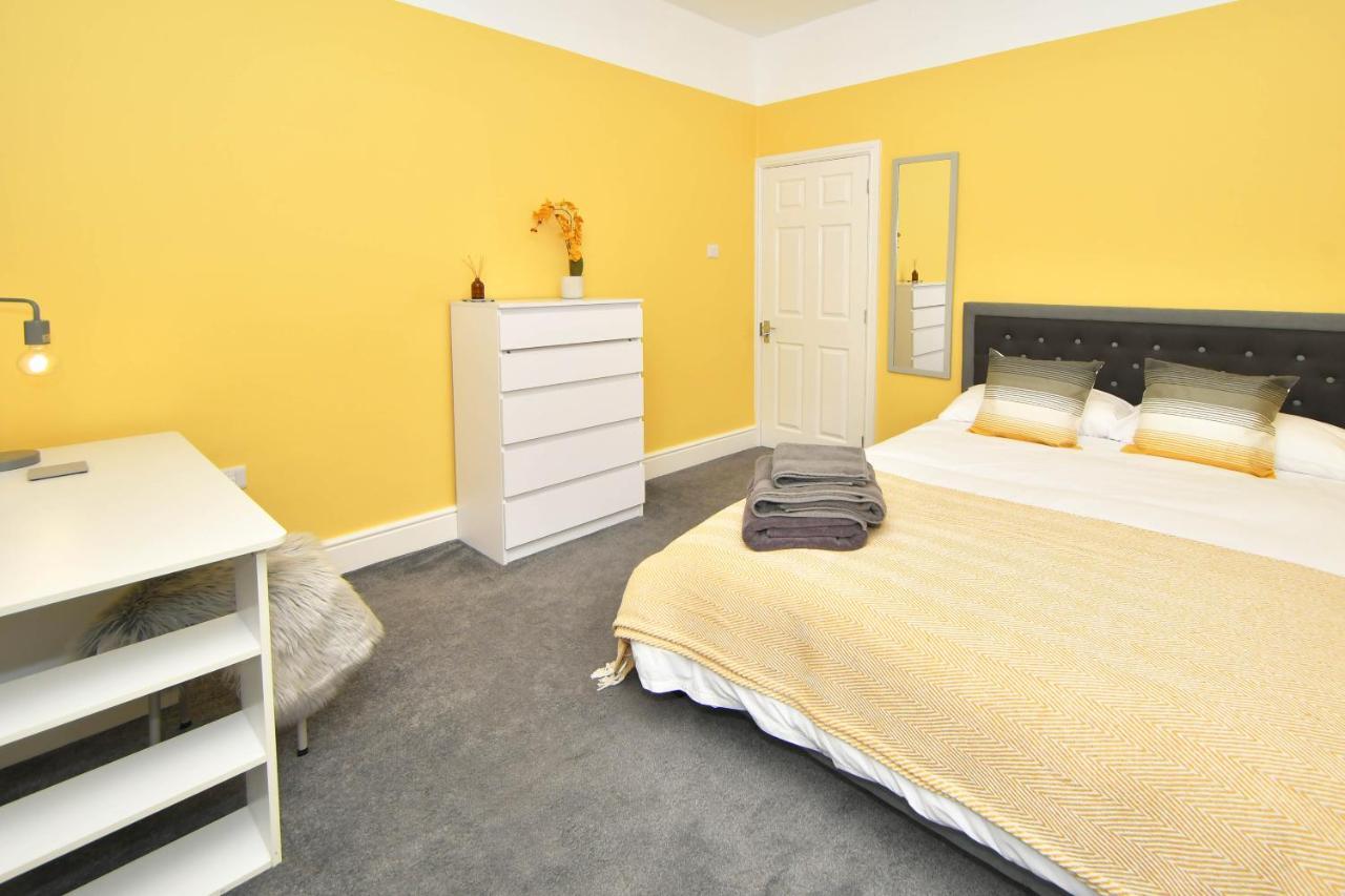 Find A Spacious And Stylish Escape In The City Centre At Sturgess House, Perfect For Longer Stays! Stoke-on-Trent Extérieur photo