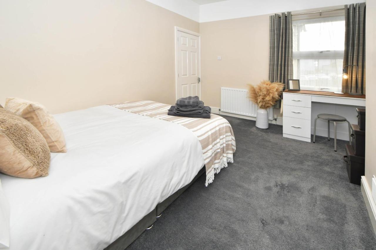Find A Spacious And Stylish Escape In The City Centre At Sturgess House, Perfect For Longer Stays! Stoke-on-Trent Extérieur photo
